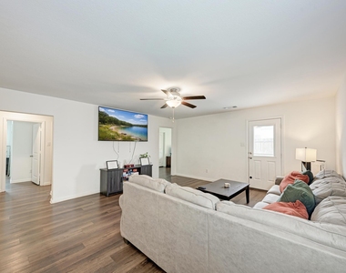 132 Maywood Ln - Photo Thumbnail 16