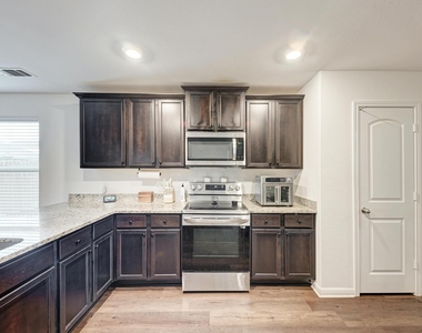 132 Maywood Ln - Photo Thumbnail 13