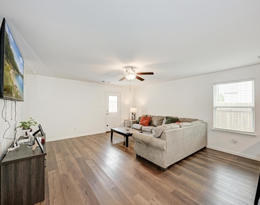 132 Maywood Ln - Photo Thumbnail 15
