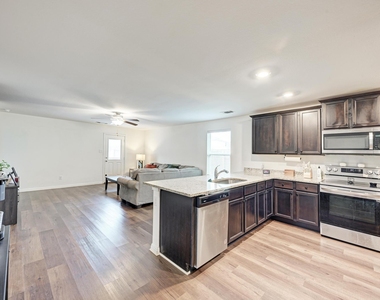 132 Maywood Ln - Photo Thumbnail 8