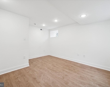 2534 S 61st Street - Photo Thumbnail 12