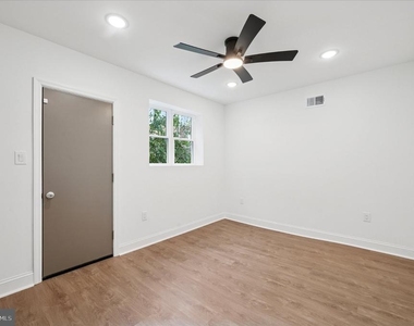 2534 S 61st Street - Photo Thumbnail 9