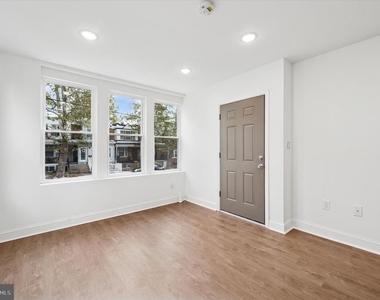 2534 S 61st Street - Photo Thumbnail 3
