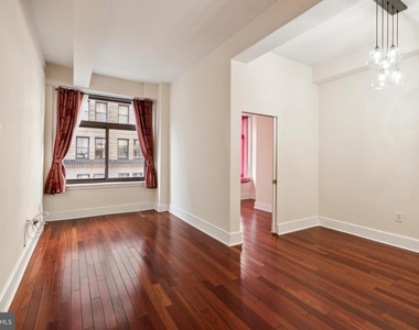 1500 Chestnut Street - Photo Thumbnail 2
