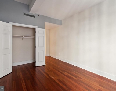 1500 Chestnut Street - Photo Thumbnail 16