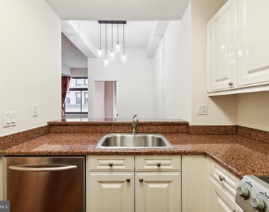 1500 Chestnut Street - Photo Thumbnail 11