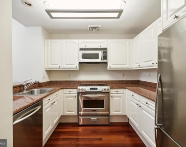 1500 Chestnut Street - Photo Thumbnail 12