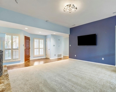 208 Crescent Blf - Photo Thumbnail 4