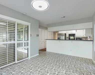 208 Crescent Blf - Photo Thumbnail 9