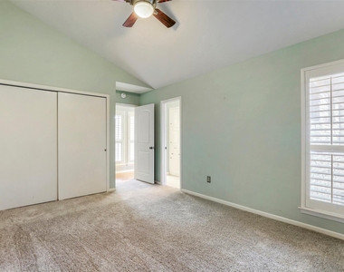 208 Crescent Blf - Photo Thumbnail 19