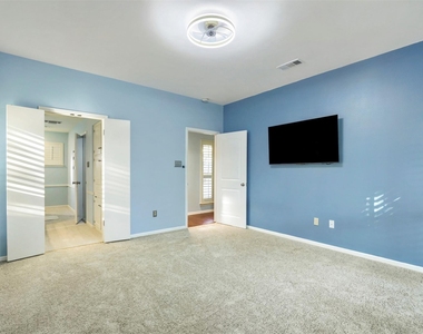 208 Crescent Blf - Photo Thumbnail 12