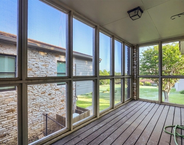 208 Crescent Blf - Photo Thumbnail 16