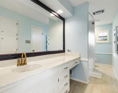208 Crescent Blf - Photo Thumbnail 14