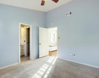208 Crescent Blf - Photo Thumbnail 21