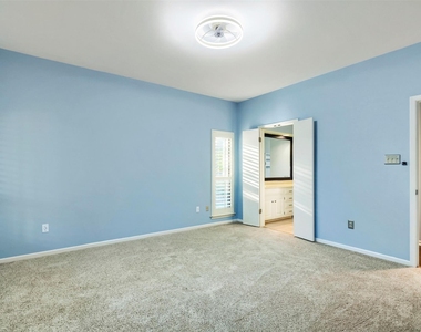 208 Crescent Blf - Photo Thumbnail 13