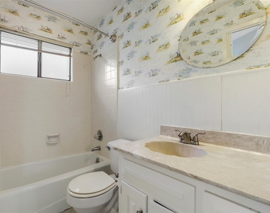 208 Crescent Blf - Photo Thumbnail 23