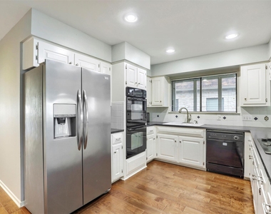 208 Crescent Blf - Photo Thumbnail 8