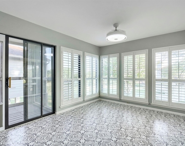 208 Crescent Blf - Photo Thumbnail 10