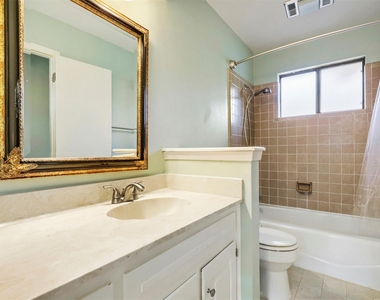 208 Crescent Blf - Photo Thumbnail 22