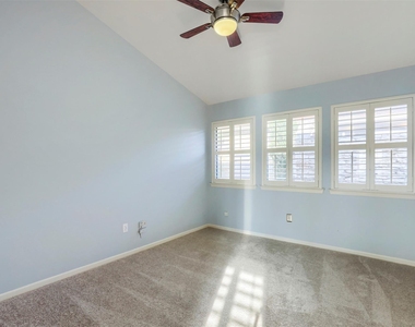 208 Crescent Blf - Photo Thumbnail 20