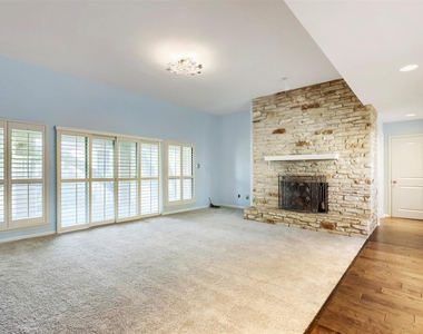 208 Crescent Blf - Photo Thumbnail 3