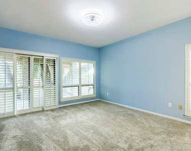 208 Crescent Blf - Photo Thumbnail 11