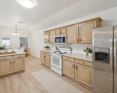 1611 Sunnycrest Cir - Photo Thumbnail 4