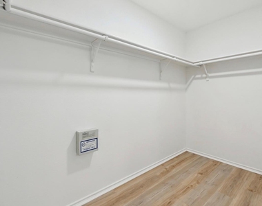 1611 Sunnycrest Cir - Photo Thumbnail 11