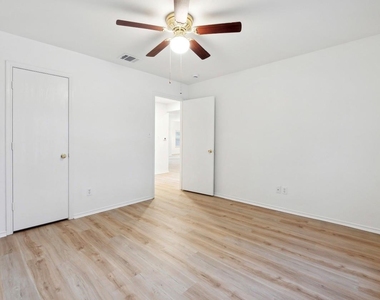 1611 Sunnycrest Cir - Photo Thumbnail 13