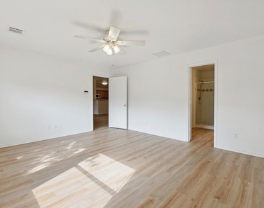 1611 Sunnycrest Cir - Photo Thumbnail 9