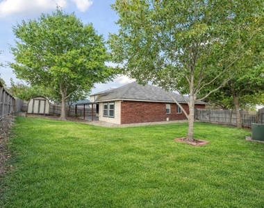 1611 Sunnycrest Cir - Photo Thumbnail 18