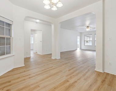 1611 Sunnycrest Cir - Photo Thumbnail 2
