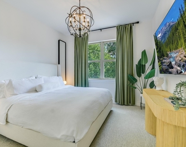809 Kinney Ave - Photo Thumbnail 15
