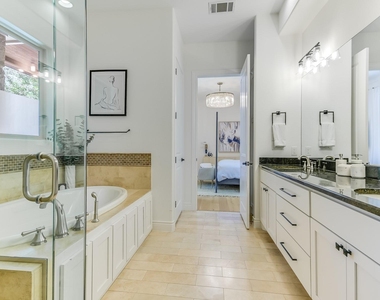 809 Kinney Ave - Photo Thumbnail 13