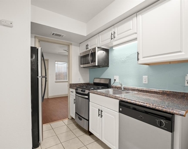1010 W 23rd St - Photo Thumbnail 1