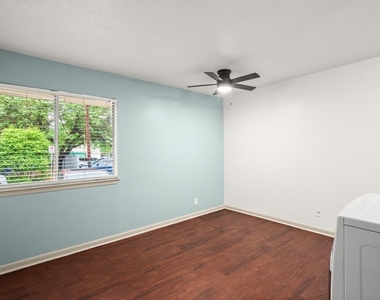 1010 W 23rd St - Photo Thumbnail 2