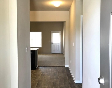 3201 Ortman Dr - Photo Thumbnail 3
