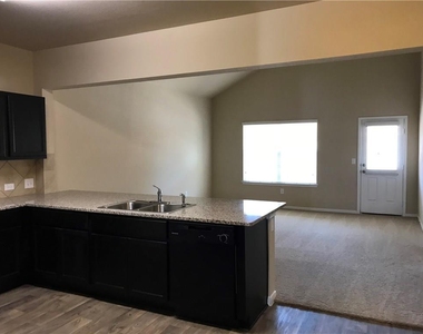 3201 Ortman Dr - Photo Thumbnail 6