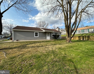 319 Canterbury Court - Photo Thumbnail 13
