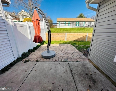 319 Canterbury Court - Photo Thumbnail 12