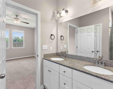 11724 Saddle Rock Dr - Photo Thumbnail 14