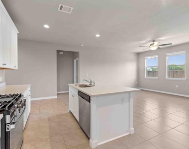 11724 Saddle Rock Dr - Photo Thumbnail 9