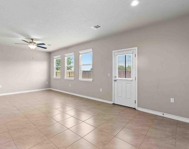 11724 Saddle Rock Dr - Photo Thumbnail 6
