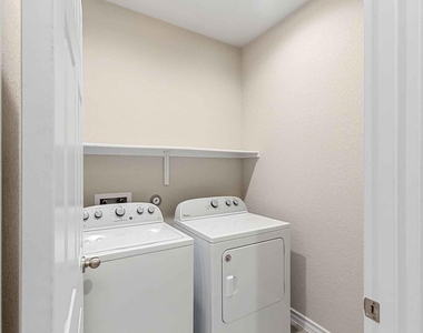 11724 Saddle Rock Dr - Photo Thumbnail 21