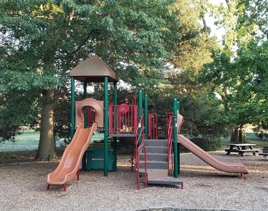 6 Halstead Place - Photo Thumbnail 9