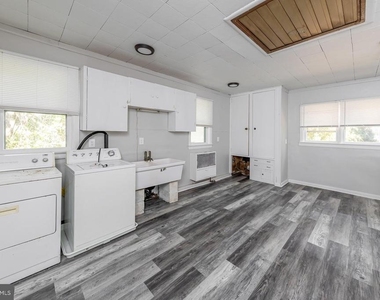 1100 Woodlawn Avenue - Photo Thumbnail 7