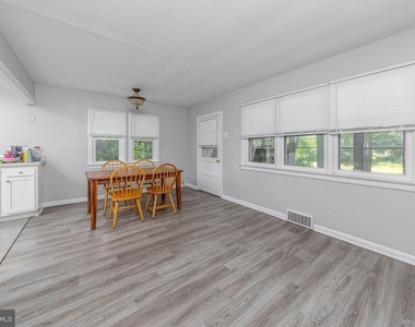 1100 Woodlawn Avenue - Photo Thumbnail 4