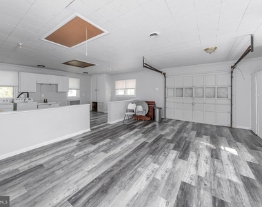 1100 Woodlawn Avenue - Photo Thumbnail 6