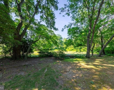 1100 Woodlawn Avenue - Photo Thumbnail 12