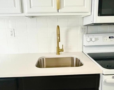 905 Jersey Avenue - Photo Thumbnail 5